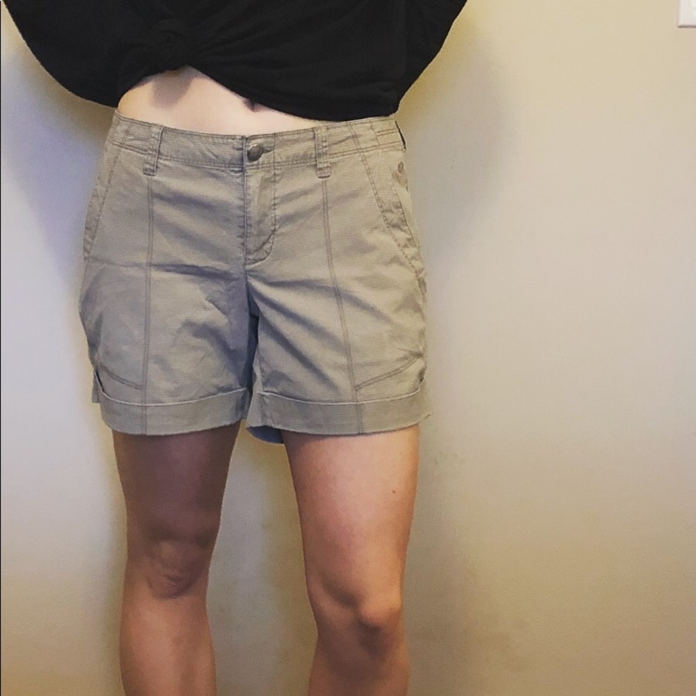 mountain hardware hiking shorts